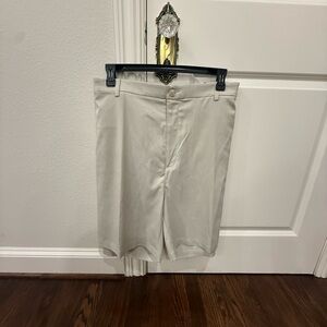 Roundtree & Yorke Men's Light Tan Flat Front Shorts size 52